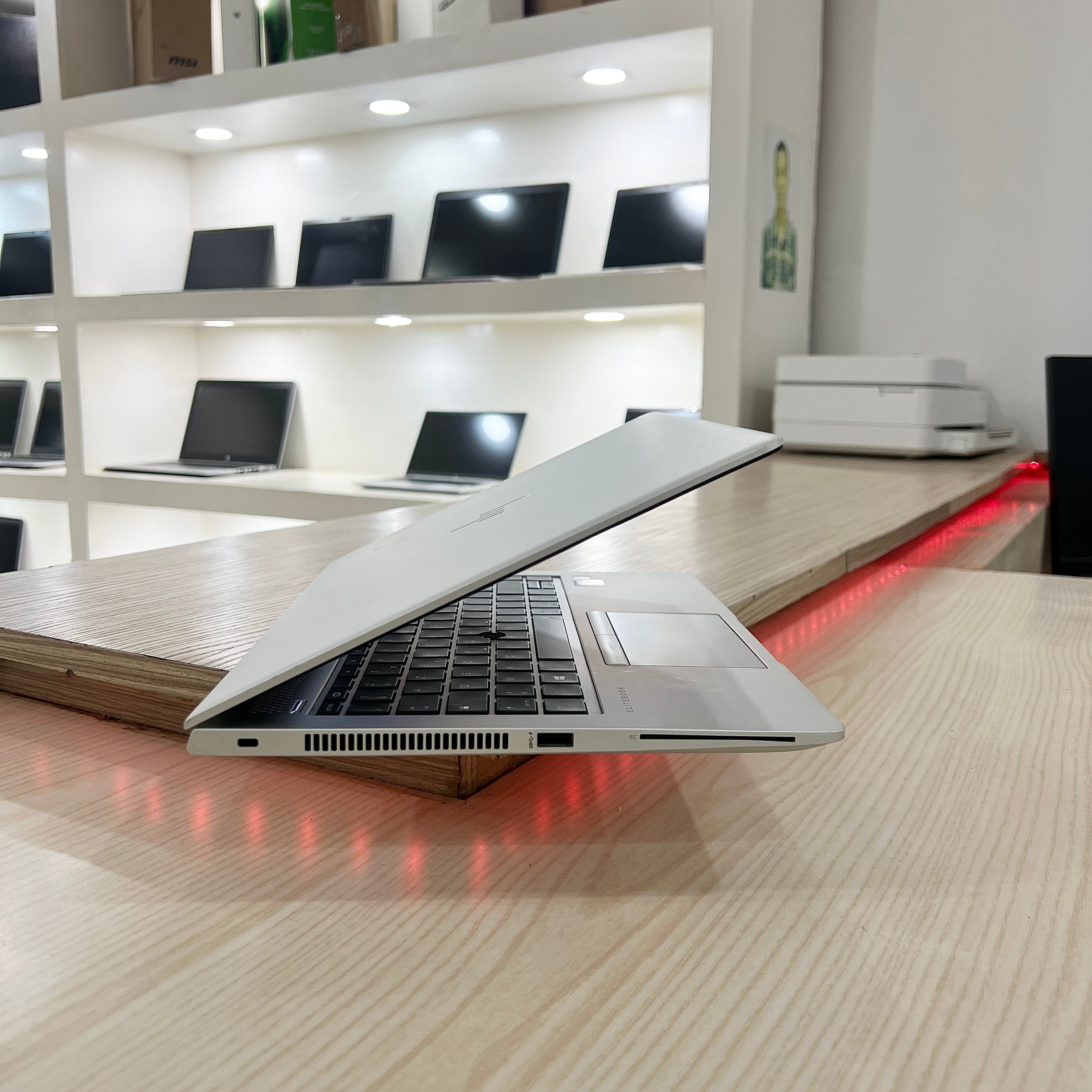 Hp elitebook 840 G5 - core i5-8ème génération- 256Go SSD - 08Go DDR4 - 14