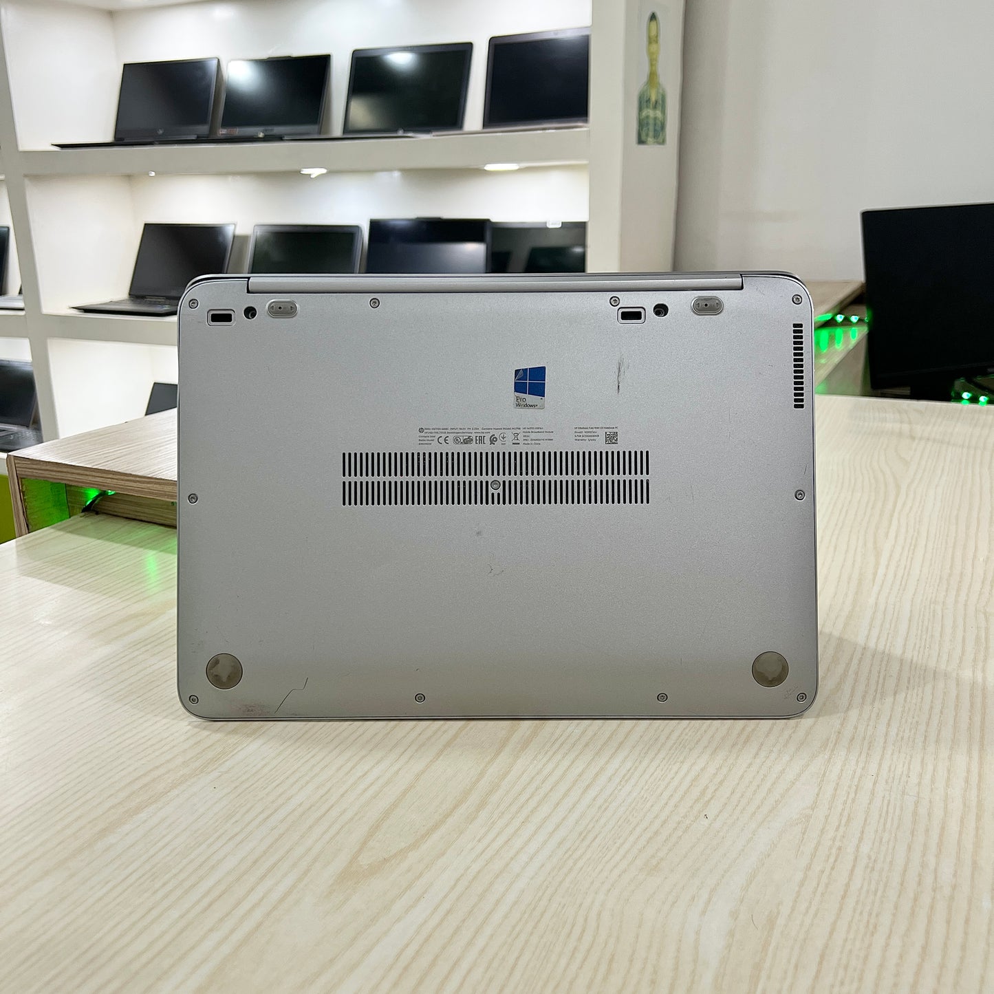 HP EliteBook folio 1040 G3 - Core i5-6ème - 08Go DDR4 - 256Go SSD - 14" FHD - Mon Ordi