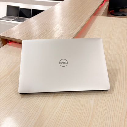 DELL XPS 13 9570 - Core i5-08ème - NVIDIA GeForce GTX 1050 Ti 4Go dédiée - 16Go DDR4 - 128Go SSD & 1 Téra HDD- 15,6" FHD