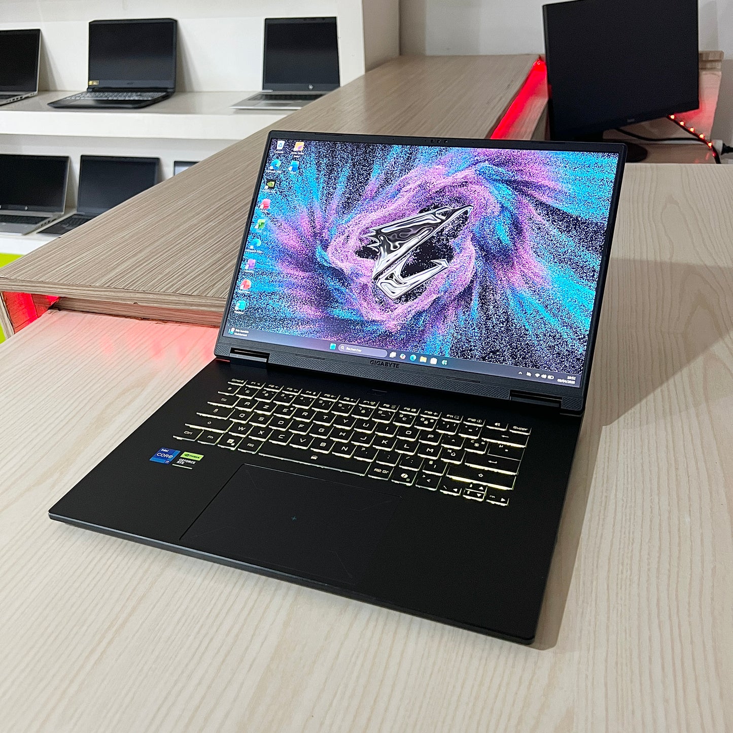 Gamer Gigabyte A16 CVH Core i7-13ème Génération RTX 5060 8Go, 16Go DDR5, 1 Téra SSD, 16" 165Hz