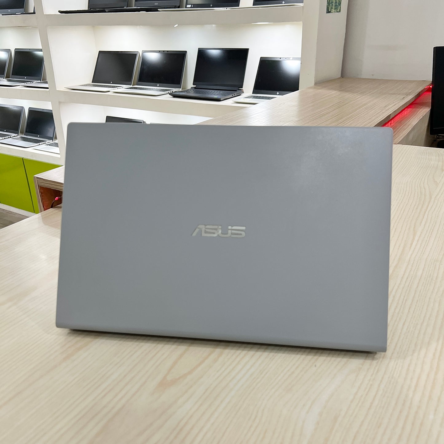 Mini Gamer Asus Vivobook -  Core i7-10ème Génération - GeForce MX110 2Go dédiée - 08Go DDR4 - 256Go SSD - 15,6" FHD