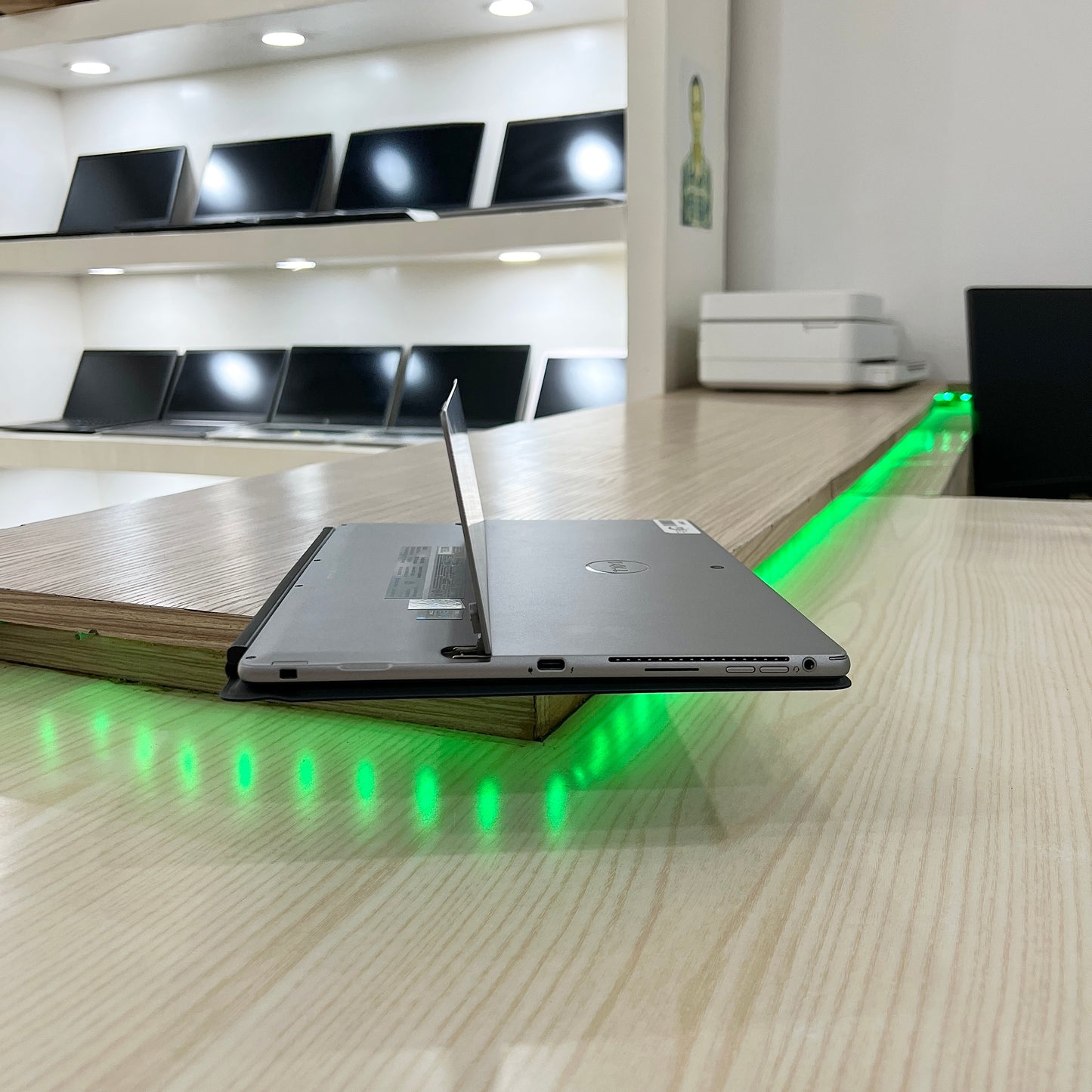 Dell latitude 7320 avec stylet 🖊️ - Core i5-11ème génération - 256Go SSD - 16Go DDR4 - 13,3" 2k tactile & détachable