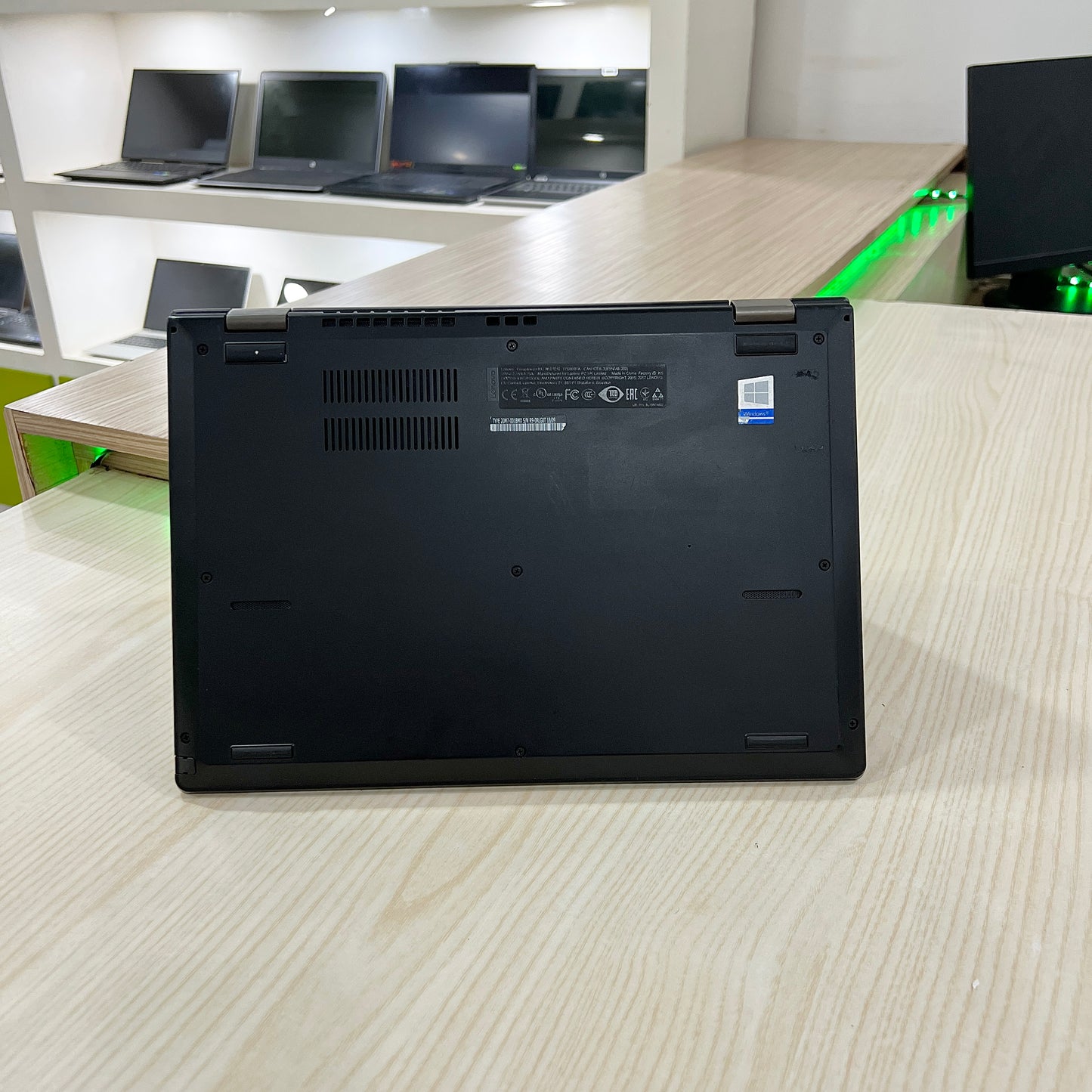 Lenovo ThinkPad L380 Yoga 
- Core i5-8ème génération - 256Go SSD - 08Go DDR4 - 13,3" FHD Tactile & pliable 350°