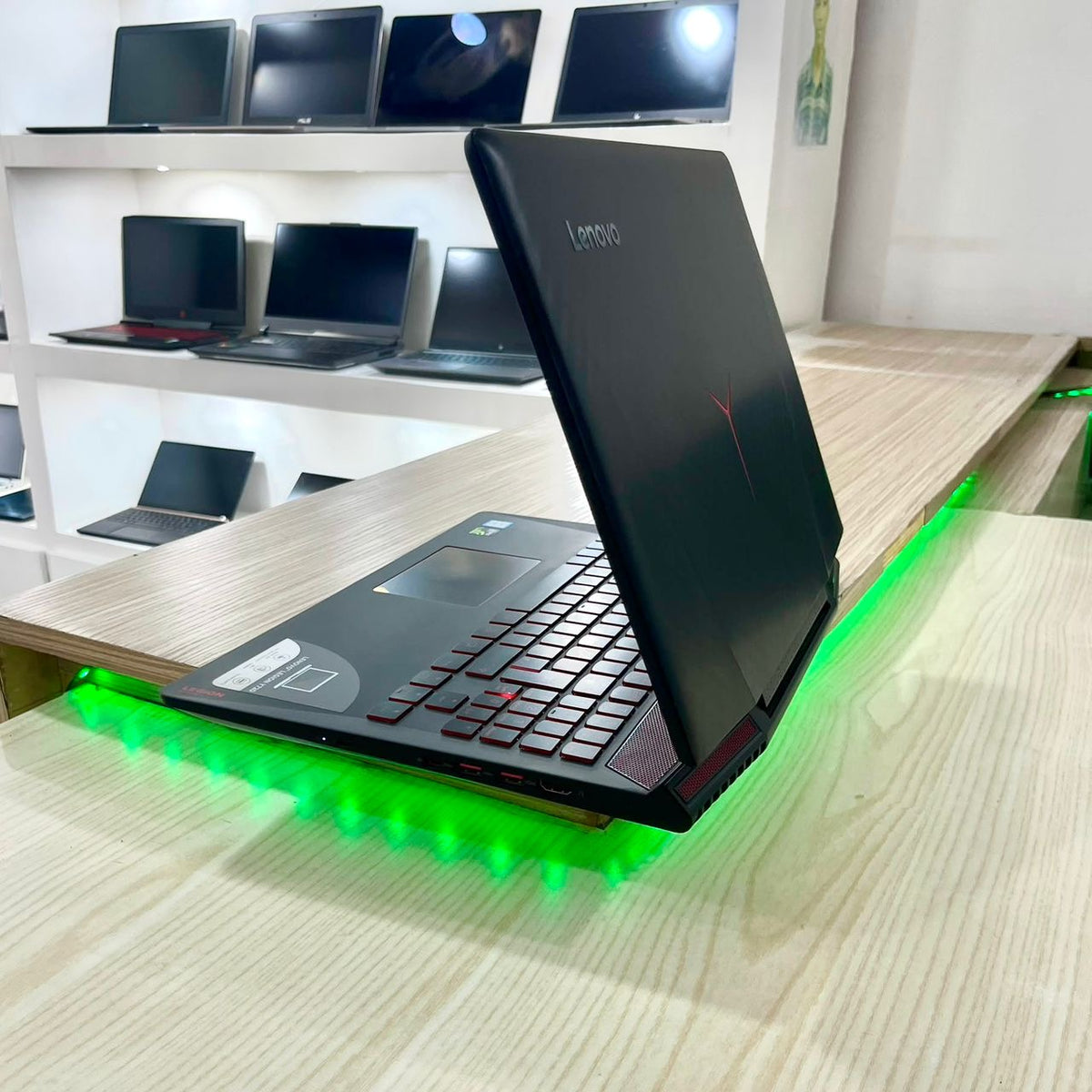 Lenovo Legion Y720 – i7 7ème génération / Nvidia GeForce GTX 1060 6Go dédiée/ 16Go RAM / 512Go SSD / ecran 15,6" FHD