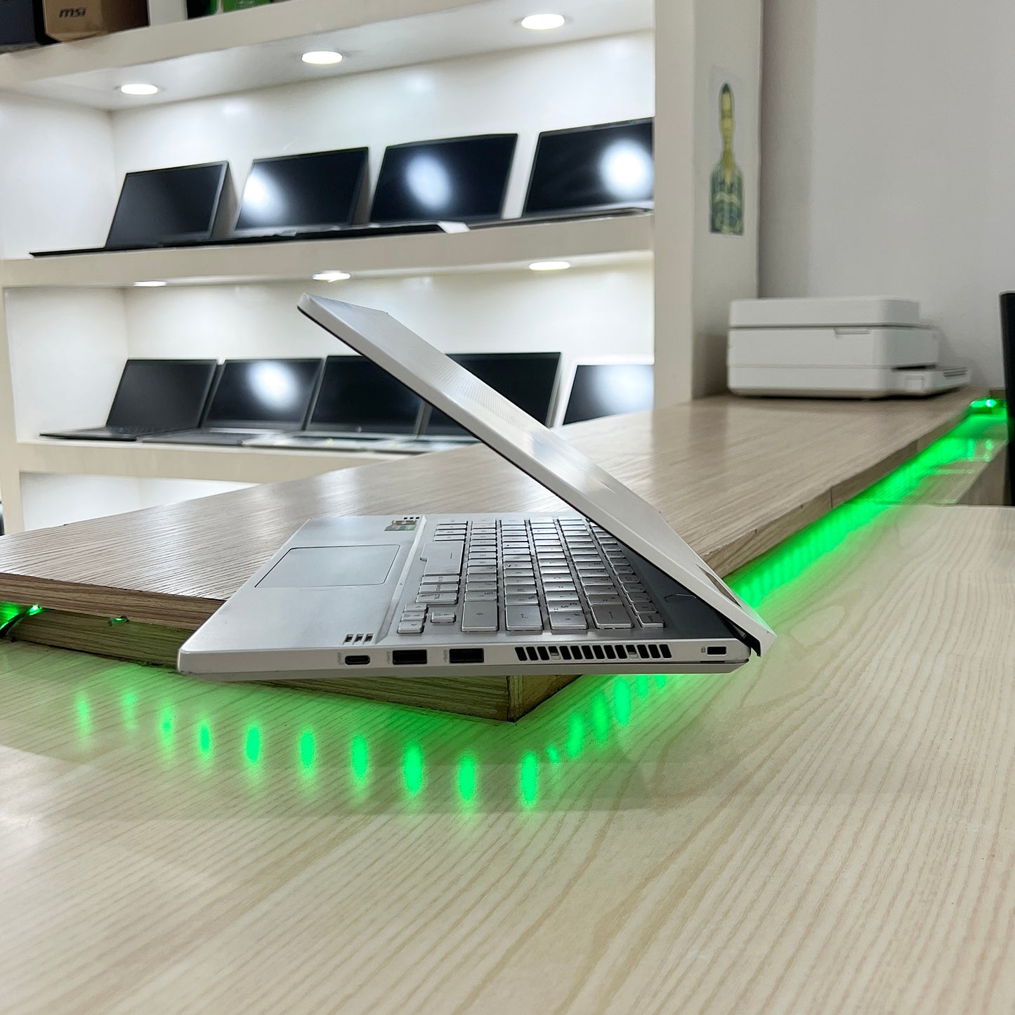 Gamer Asus Rog Zephyrus G14 GA401IU Amd Ryzen 7 4800HS (Core i7 10ème) Gén, GTX 1660 Ti 6Go dédiée, 16Go DDR4, 512Go SSD, 14" FHD