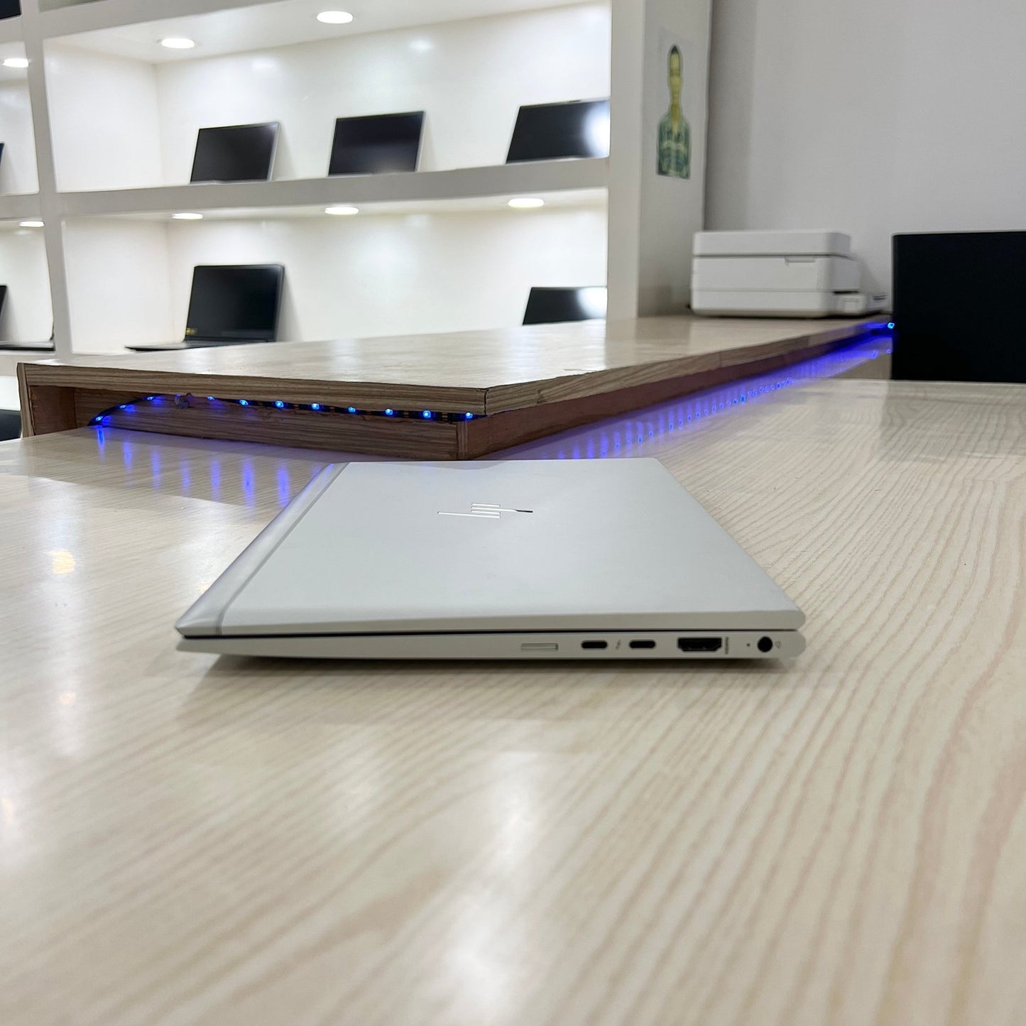 Hp elitebook 830 G7 - core i5-10ème génération- 256Go SSD - 16Go DDR4 - 13,3" FHD Tactile