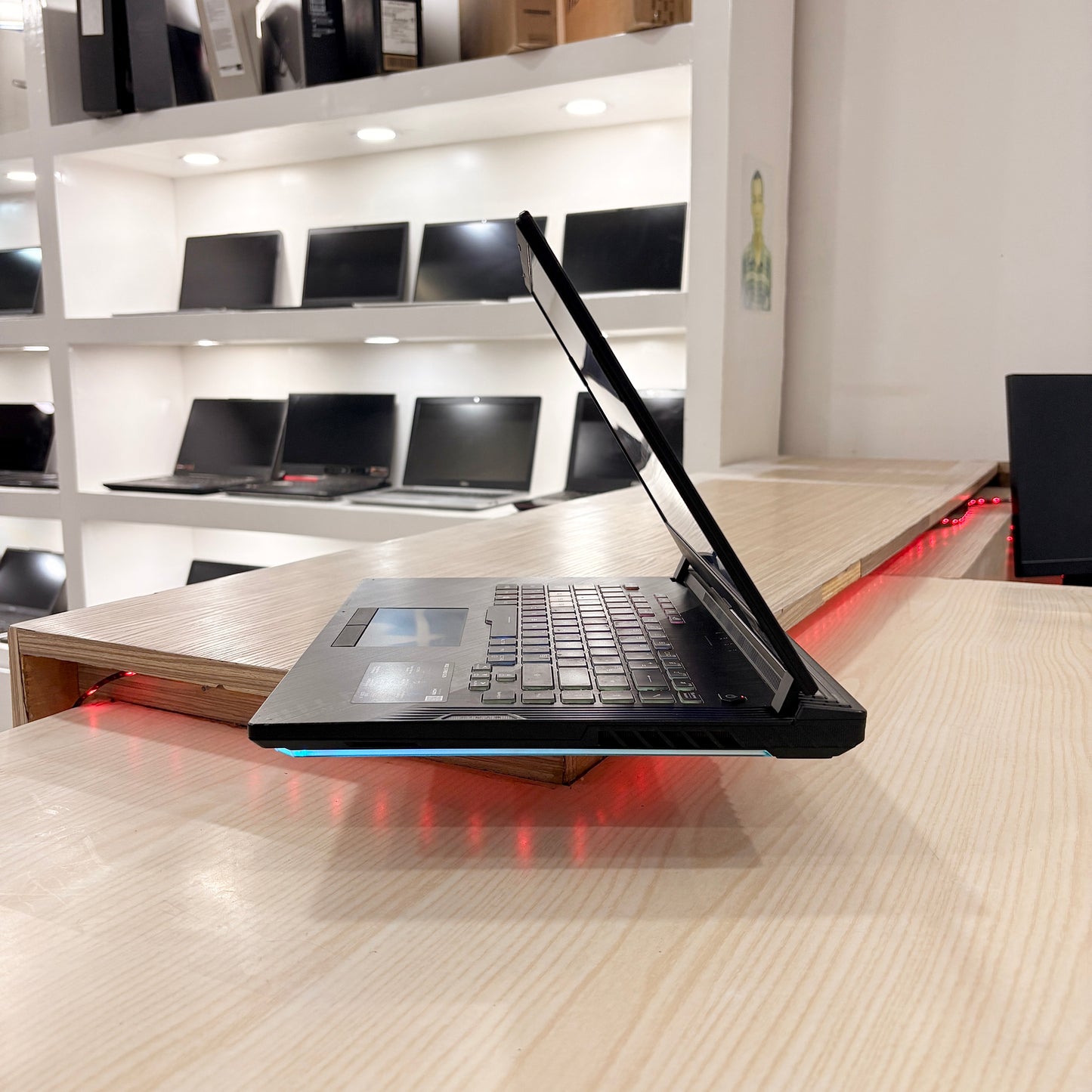 Asus Rog Strix G512LV- Core i7-10ème - NVIDIA GeForce RTX 2060 6Go dédiée - 16Go DDR4 - 512Go SSD - 15,6" FHD 240Hz