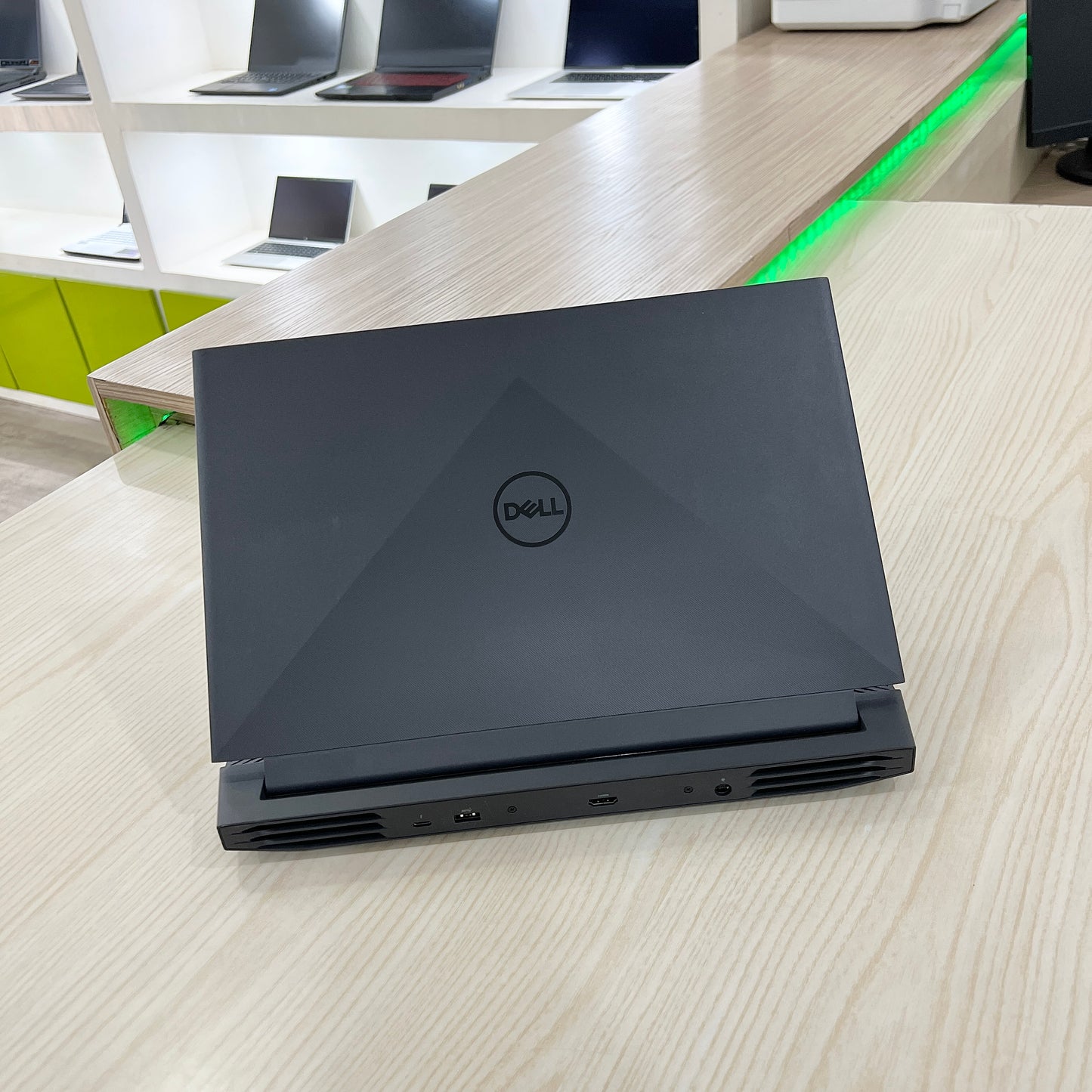 Gamer Dell G15 5511 - Core i7-11ème Génération - RTX 3060 6Go dédiée - 16Go DDR4 - 512Go SSD - 15,6" 120Hz