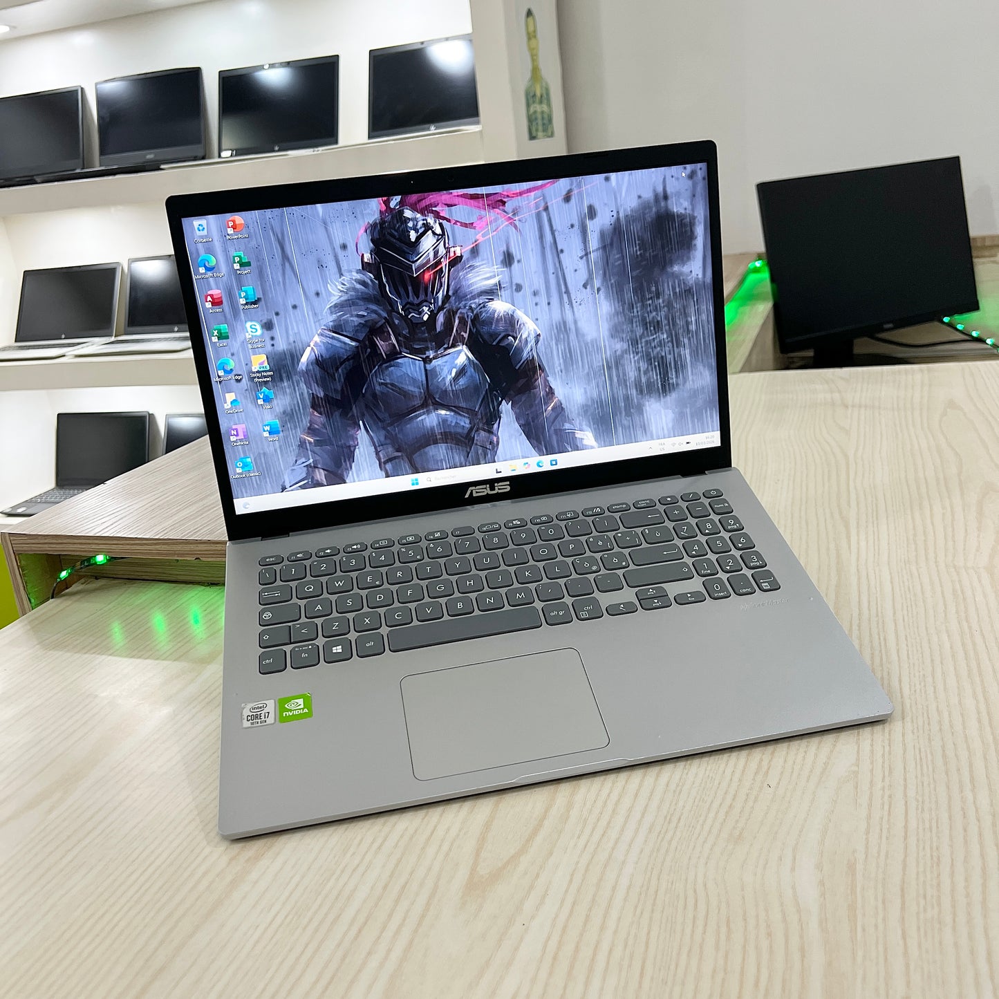 Mini Gamer Asus Vivobook -  Core i7-10ème Génération - GeForce MX110 2Go dédiée - 08Go DDR4 - 256Go SSD - 15,6" FHD