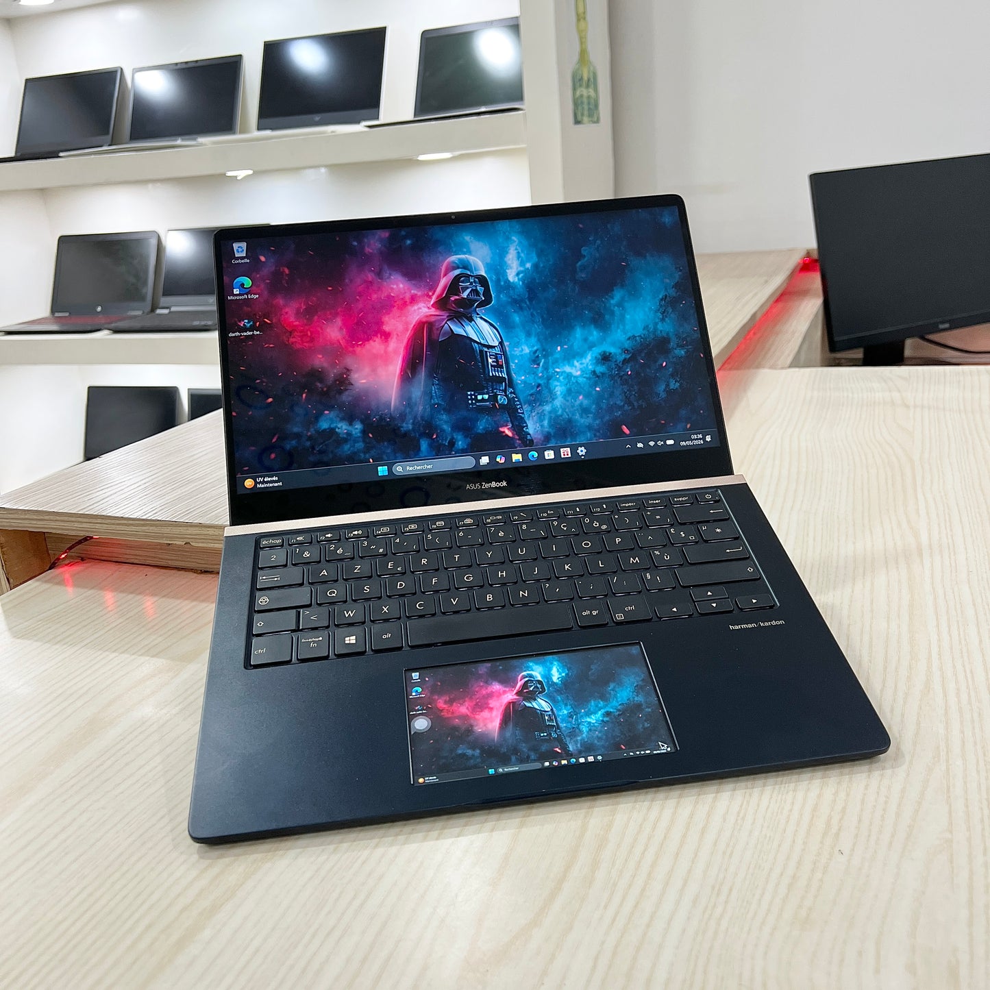 Gamer Asus zenbook UX450FDX Core i7-8ème-  NVIDIA GeForce GTX 1050 4Go - 08Go DDR4 - 255Go SSD - 14" & screenpad 5,65"